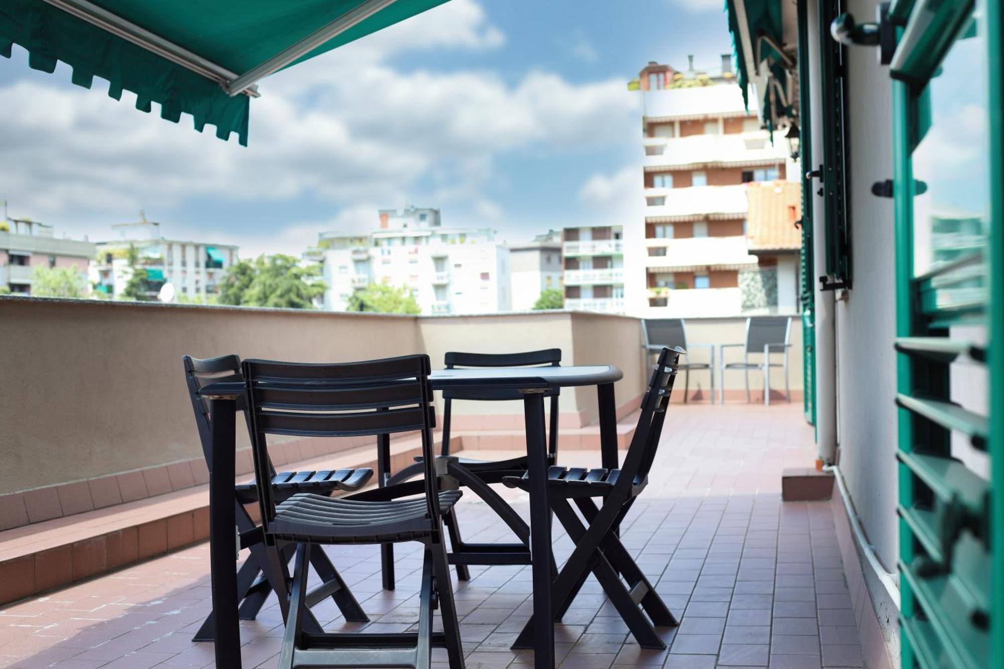 Rainbow House Via Dei Carafa Apartment Mailand